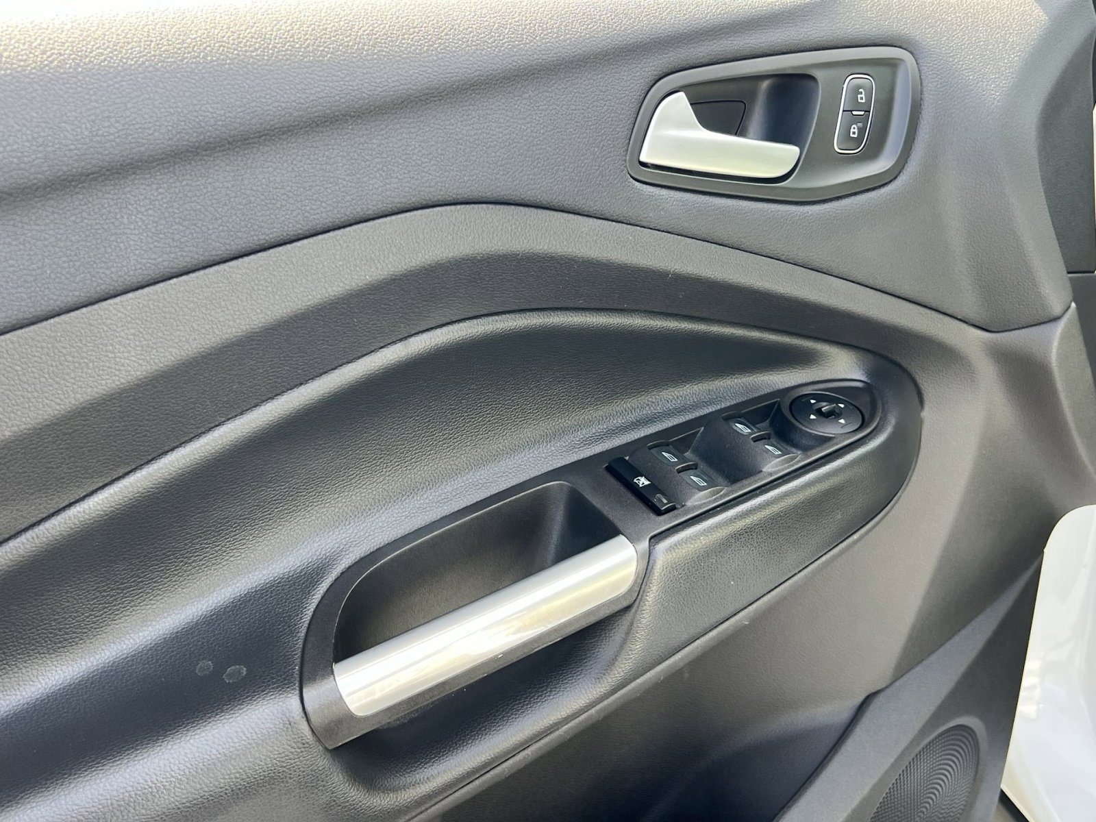 Certified 2018 Ford Escape SEL w/ SEL Sport Appearance Package image 15