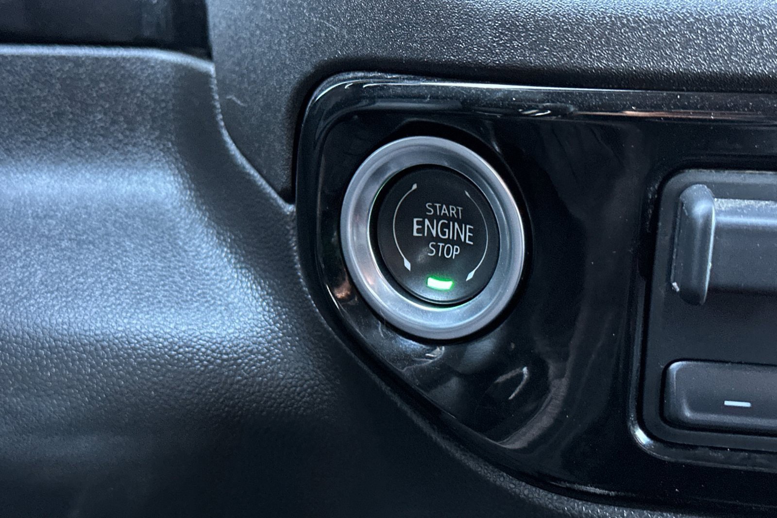 Used 2025 GMC Sierra 1500 SLT image 21