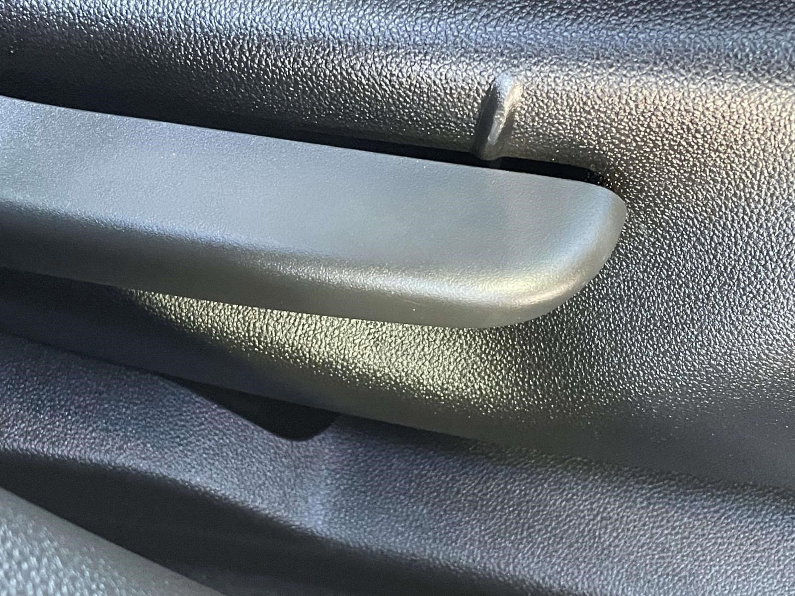 Used 2018 Chevrolet Cruze LT w/ Sun And Sound Package image 13