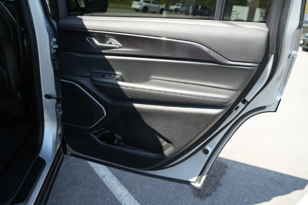 Used 2021 Jeep Grand Cherokee L Laredo RWD image 25