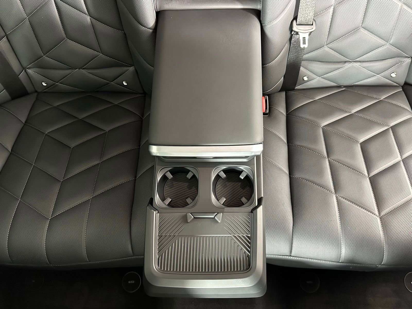 Used 2023 BMW 760i xDrive w/ Parking Assistance Package image 33