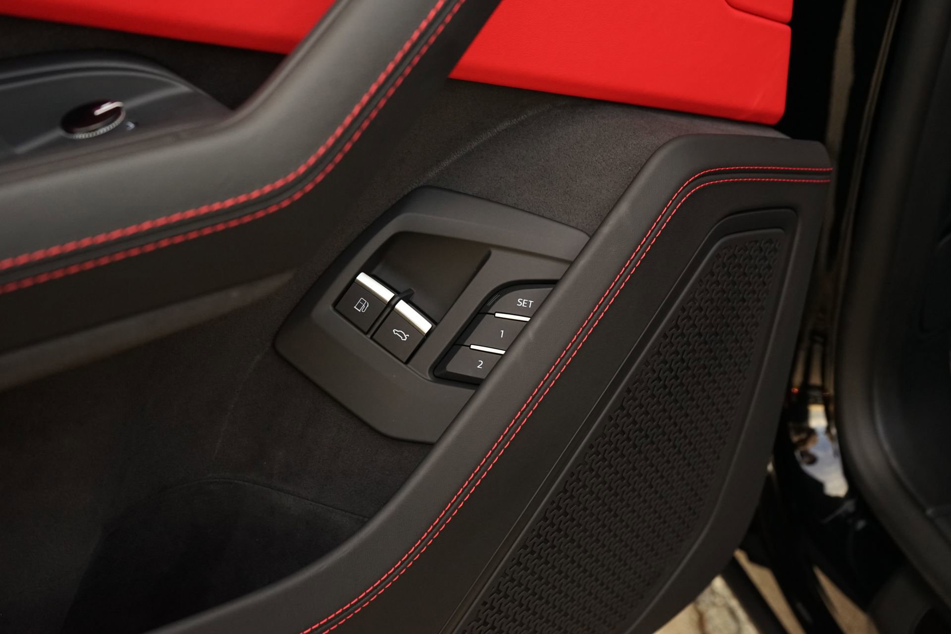 Used 2026 Lamborghini Urus SE AWD/4WD image 29