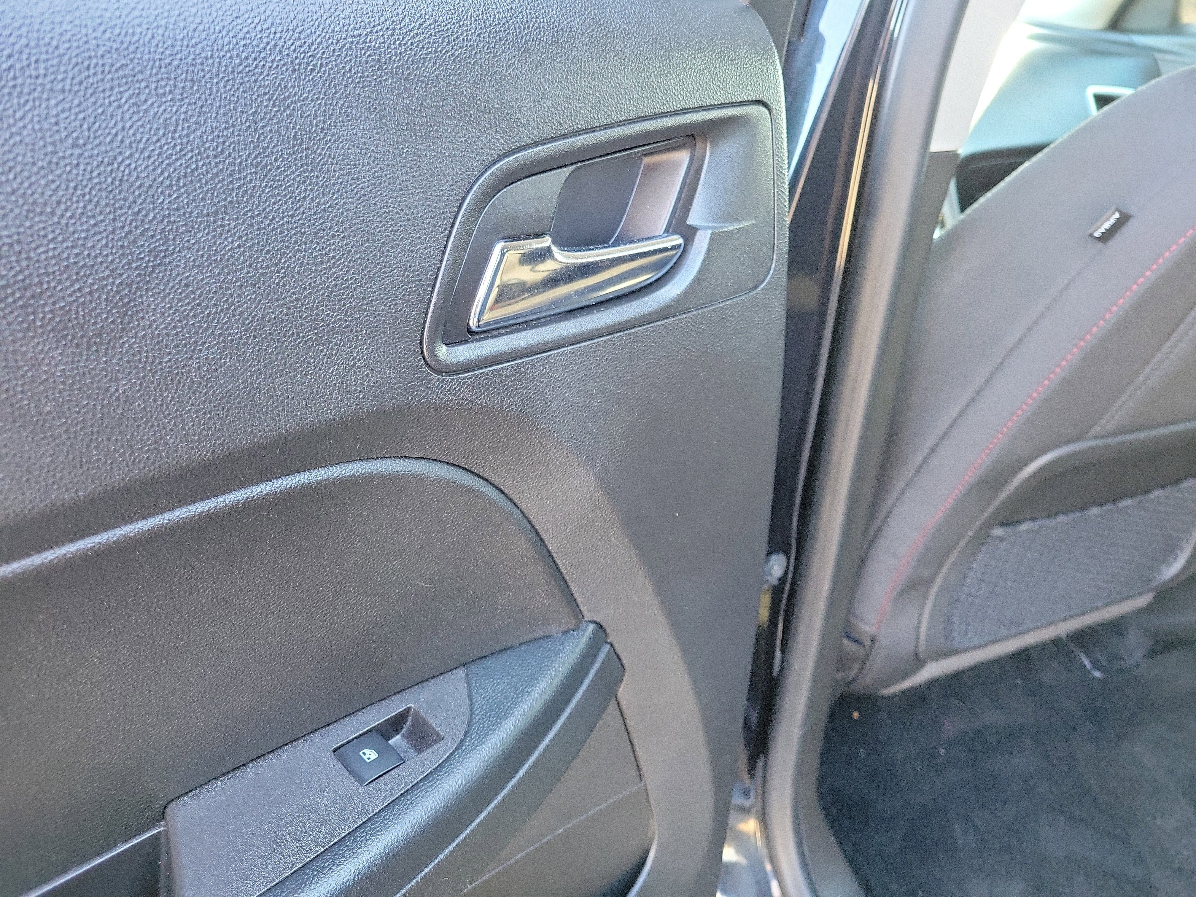 Used 2015 Chevrolet Equinox LT w/ Power Convenience Package image 13