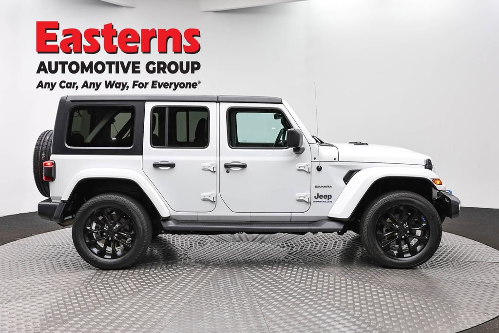 Used 2023 Jeep Wrangler Unlimited Sahara AWD/4WD image 4