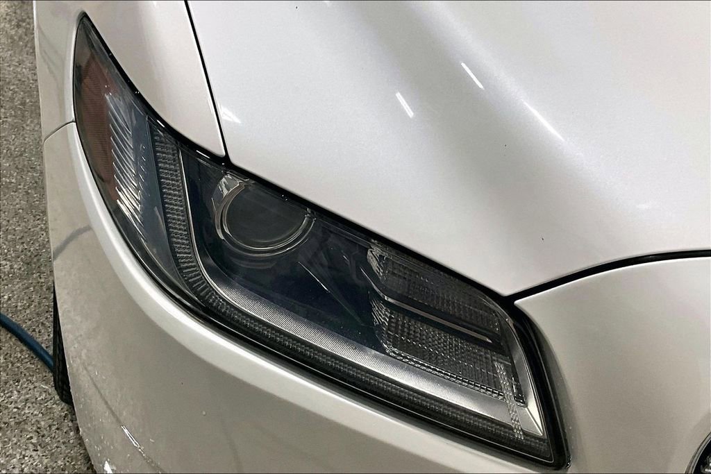 Used 2019 Lincoln Continental Select w/ Continental Climate Package image 31