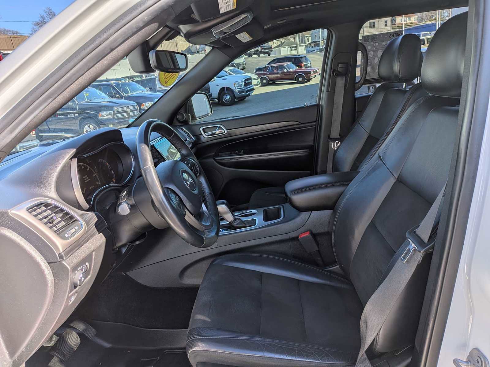 Used 2019 Jeep Grand Cherokee Altitude AWD/4WD image 10