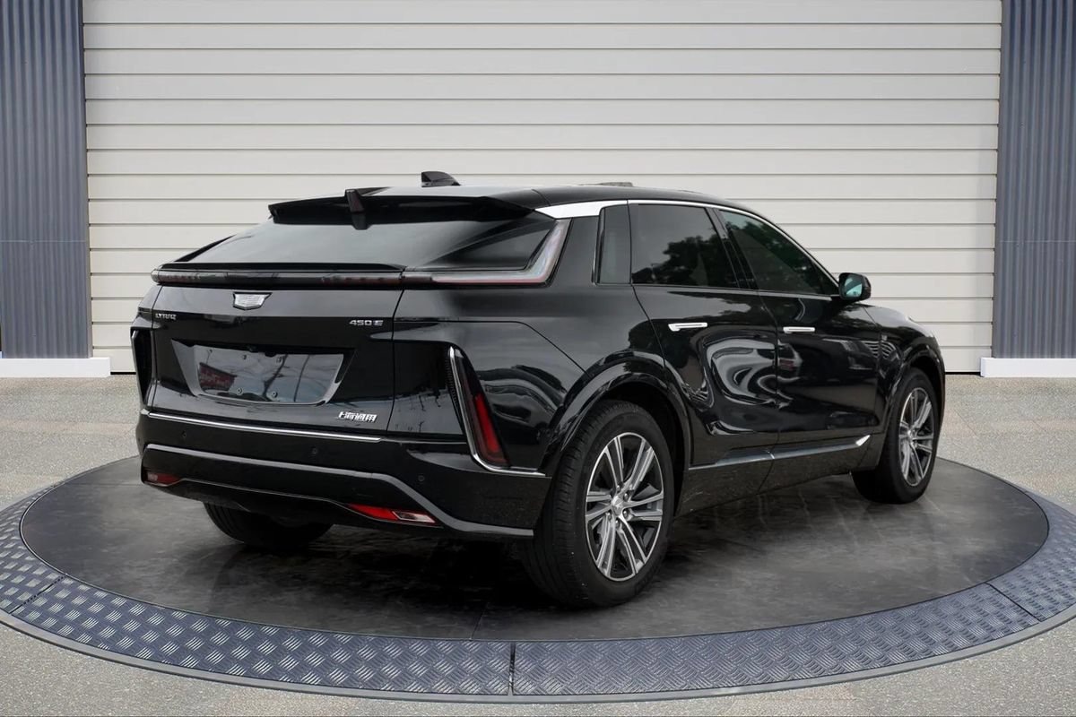 Used 2024 Cadillac Lyriq Luxury RWD image 7