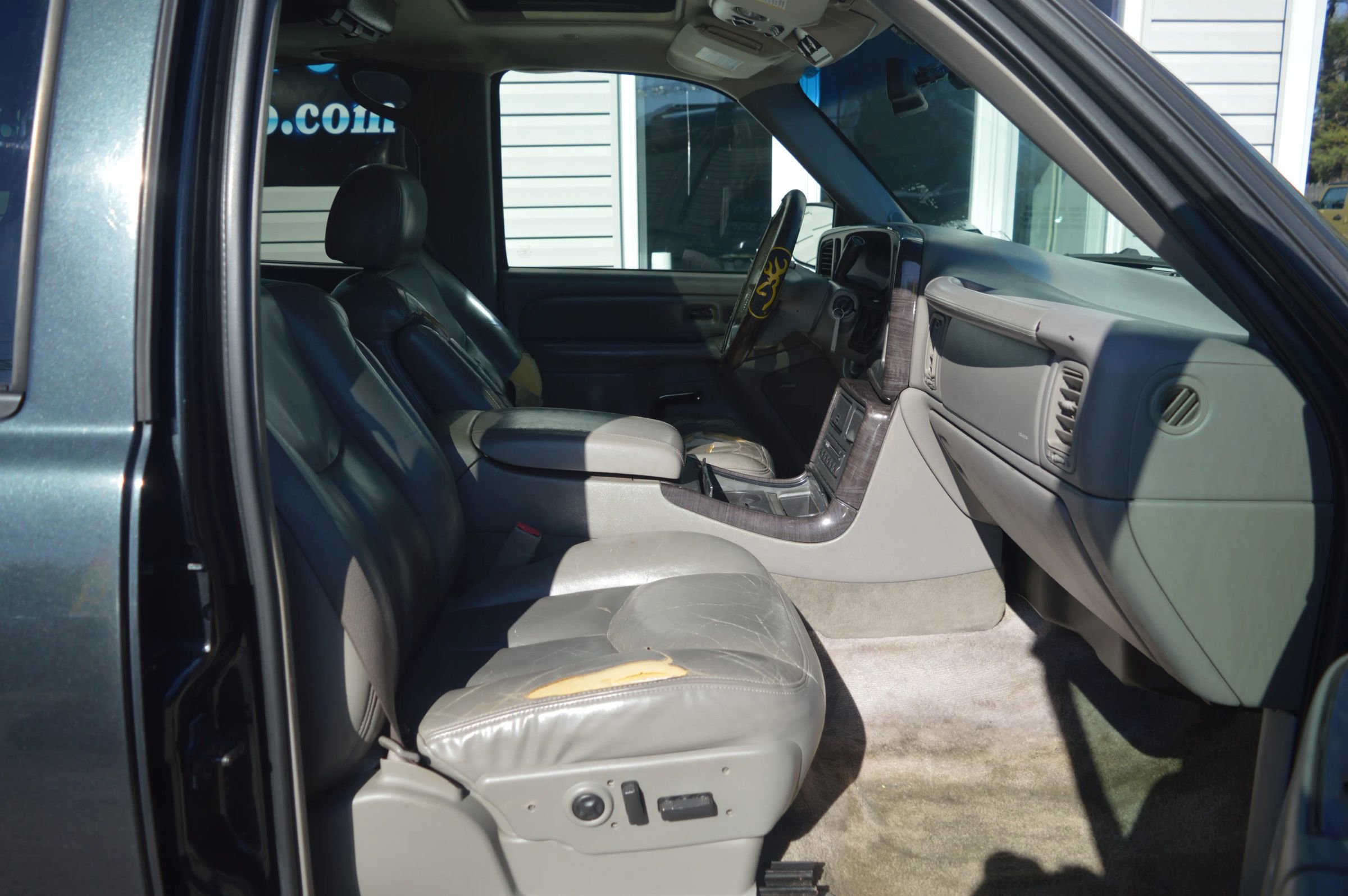 Used 2003 GMC Yukon Denali image 15