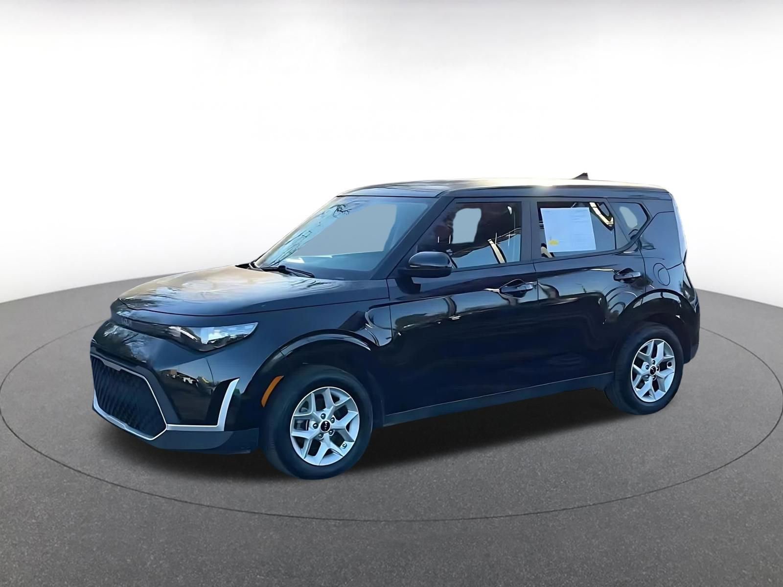 Used 2025 Kia Soul LX w/ LX Technology Package image 8