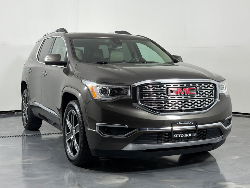 Used 2019 GMC Acadia Denali w/ Technology Package AWD/4WD image 3