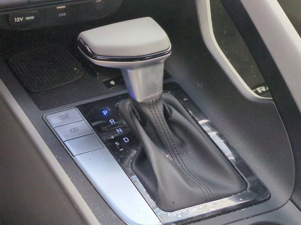 Certified 2025 Hyundai Elantra Sport FWD image 17