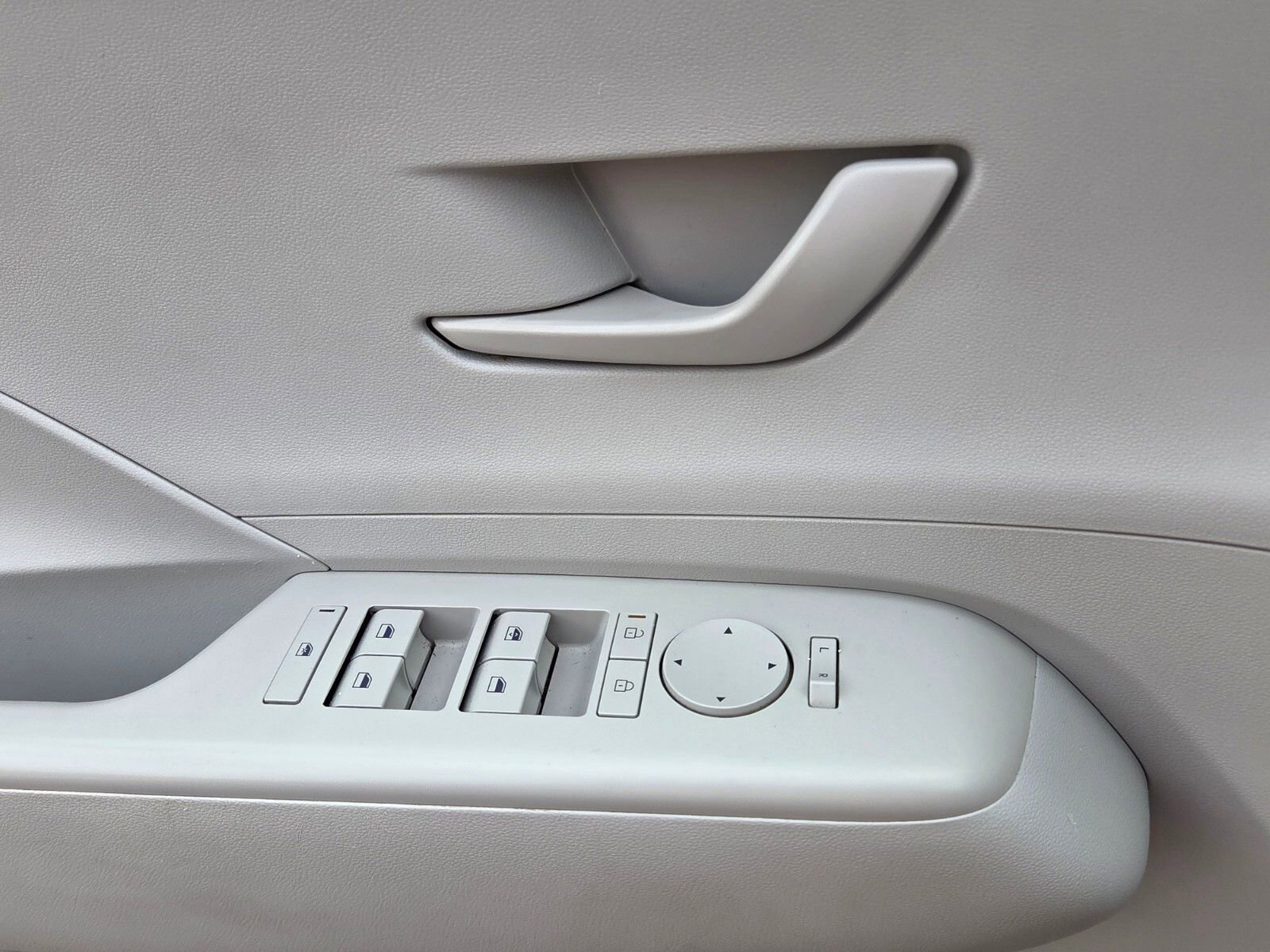 Used 2024 Hyundai Kona SEL image 28