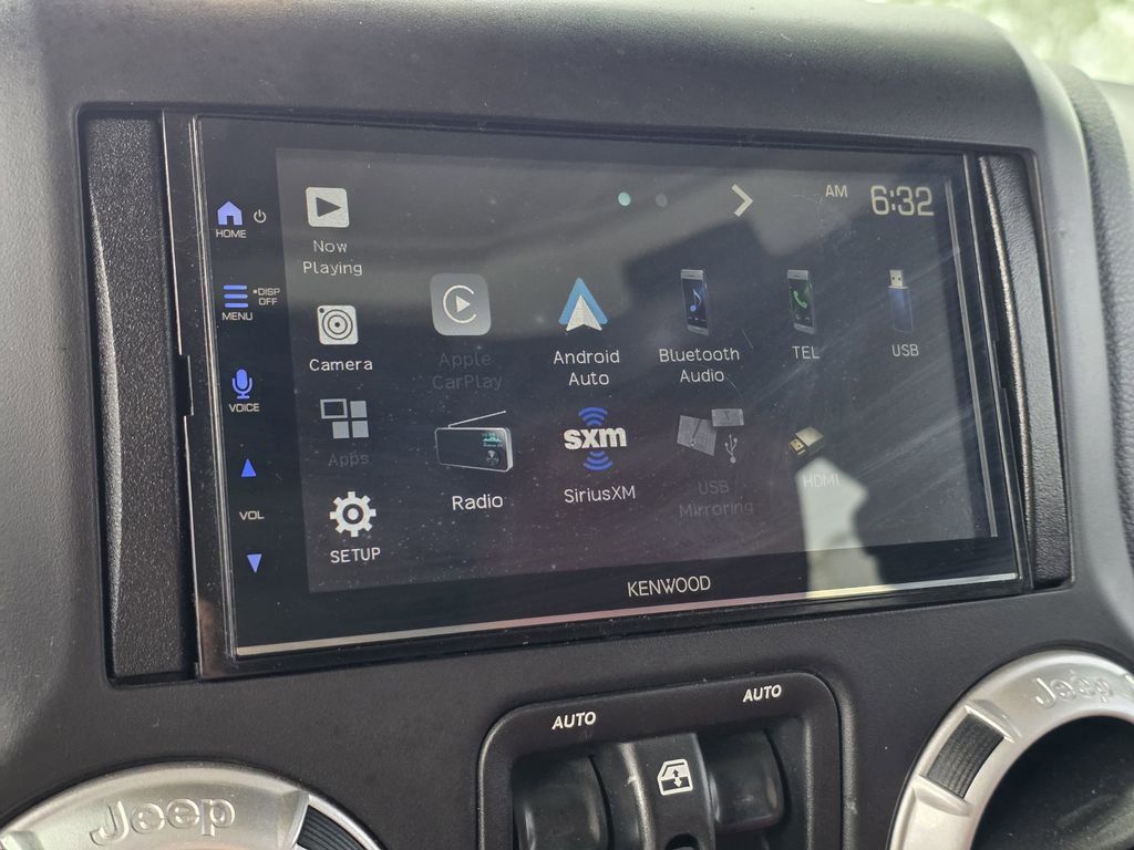 Used 2013 Jeep Wrangler Unlimited Rubicon image 26