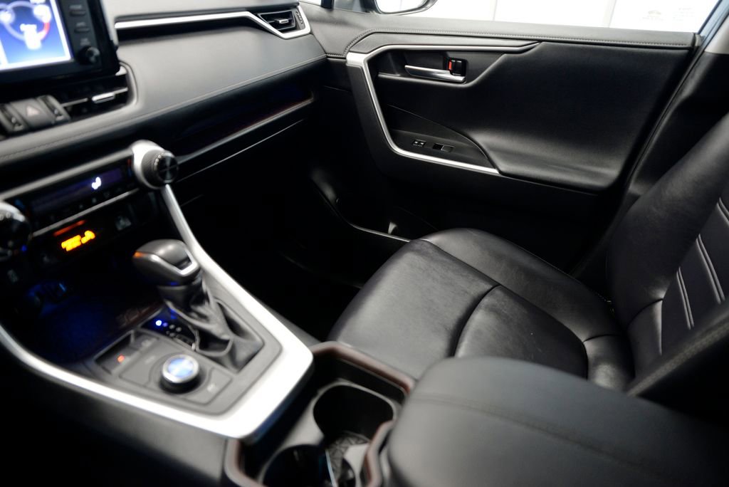 Used 2019 Toyota RAV4 Limited image 27