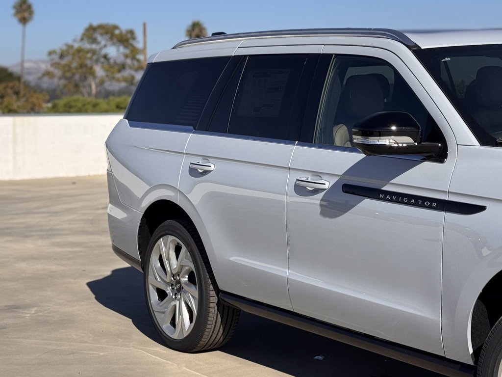 New 2025 Lincoln Navigator Black Label image 5