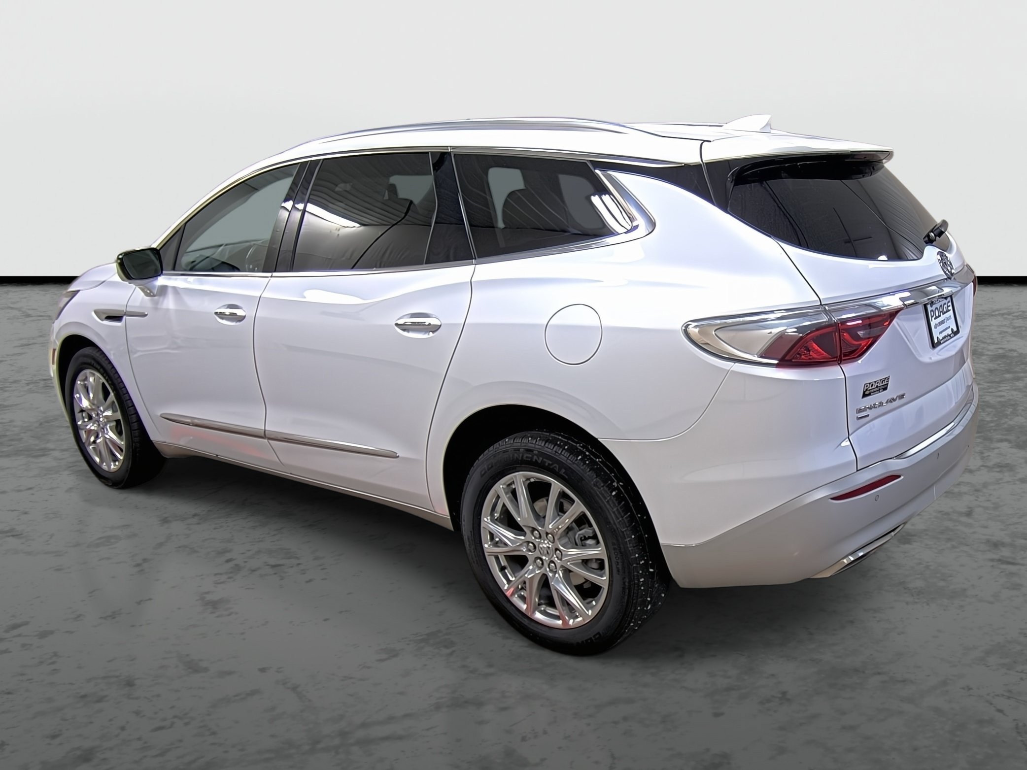 Used 2023 Buick Enclave Essence AWD/4WD image 2