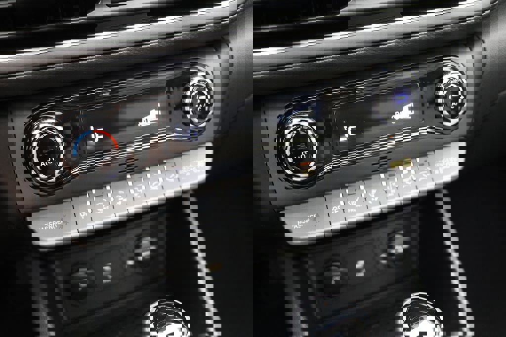 Used 2023 Hyundai Kona Limited w/ Cargo Package image 24