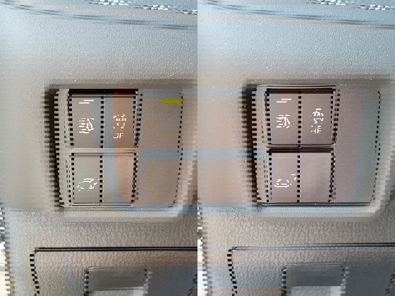 Used 2025 Toyota Highlander LE image 32