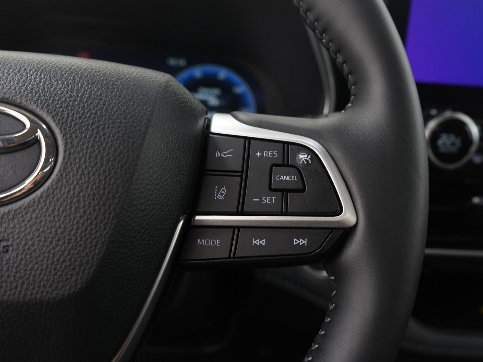 Used 2025 Toyota Highlander Platinum image 30