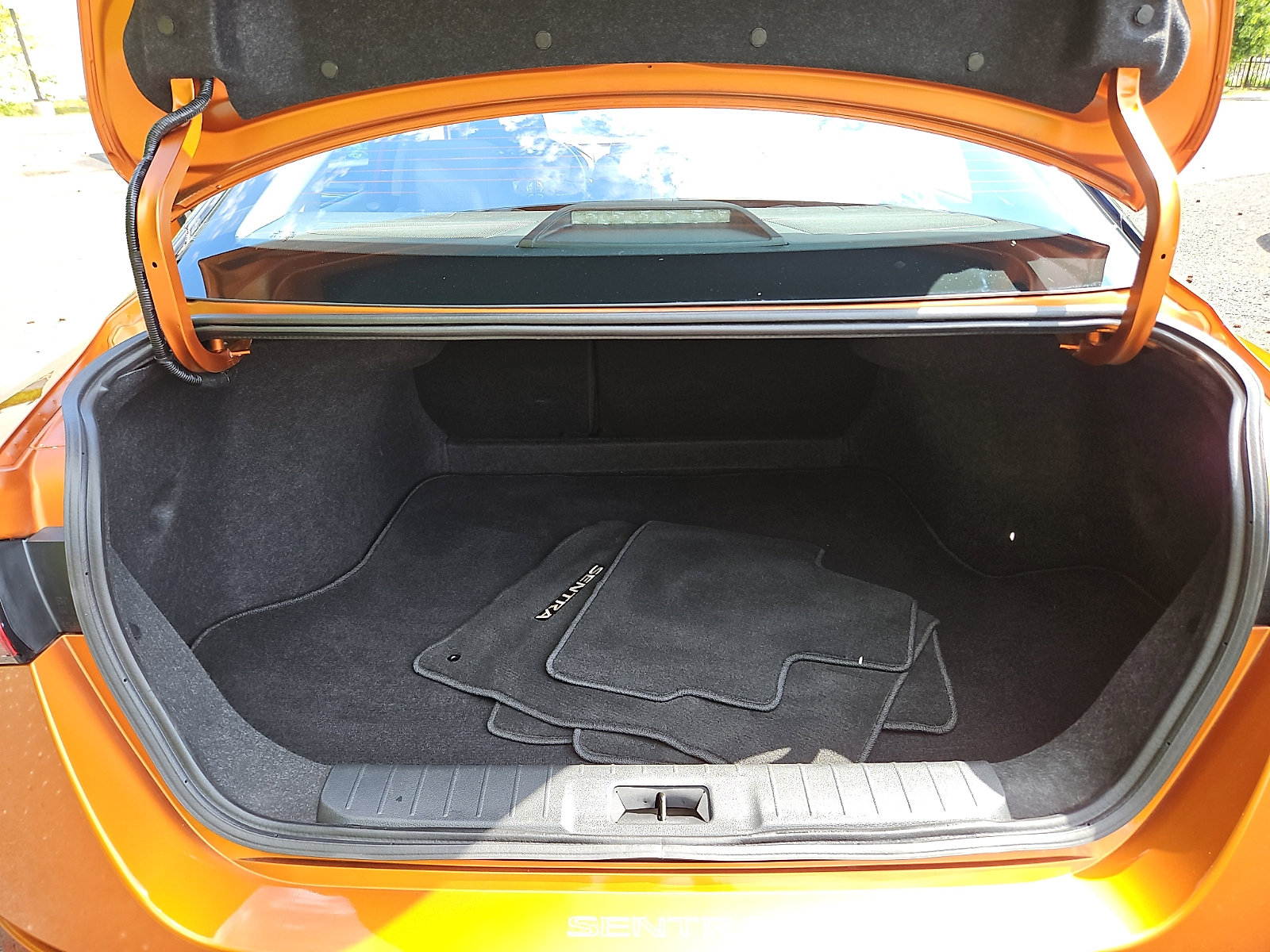 Certified 2023 Nissan Sentra SR w/ Electronics Package FWD image 29