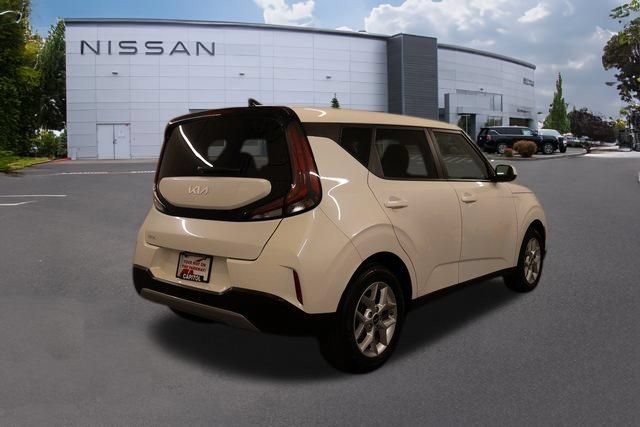 Used 2024 Kia Soul LX w/ Option Group 015 FWD image 3
