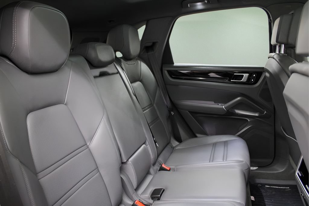 Used 2023 Porsche Cayenne AWD/4WD image 24