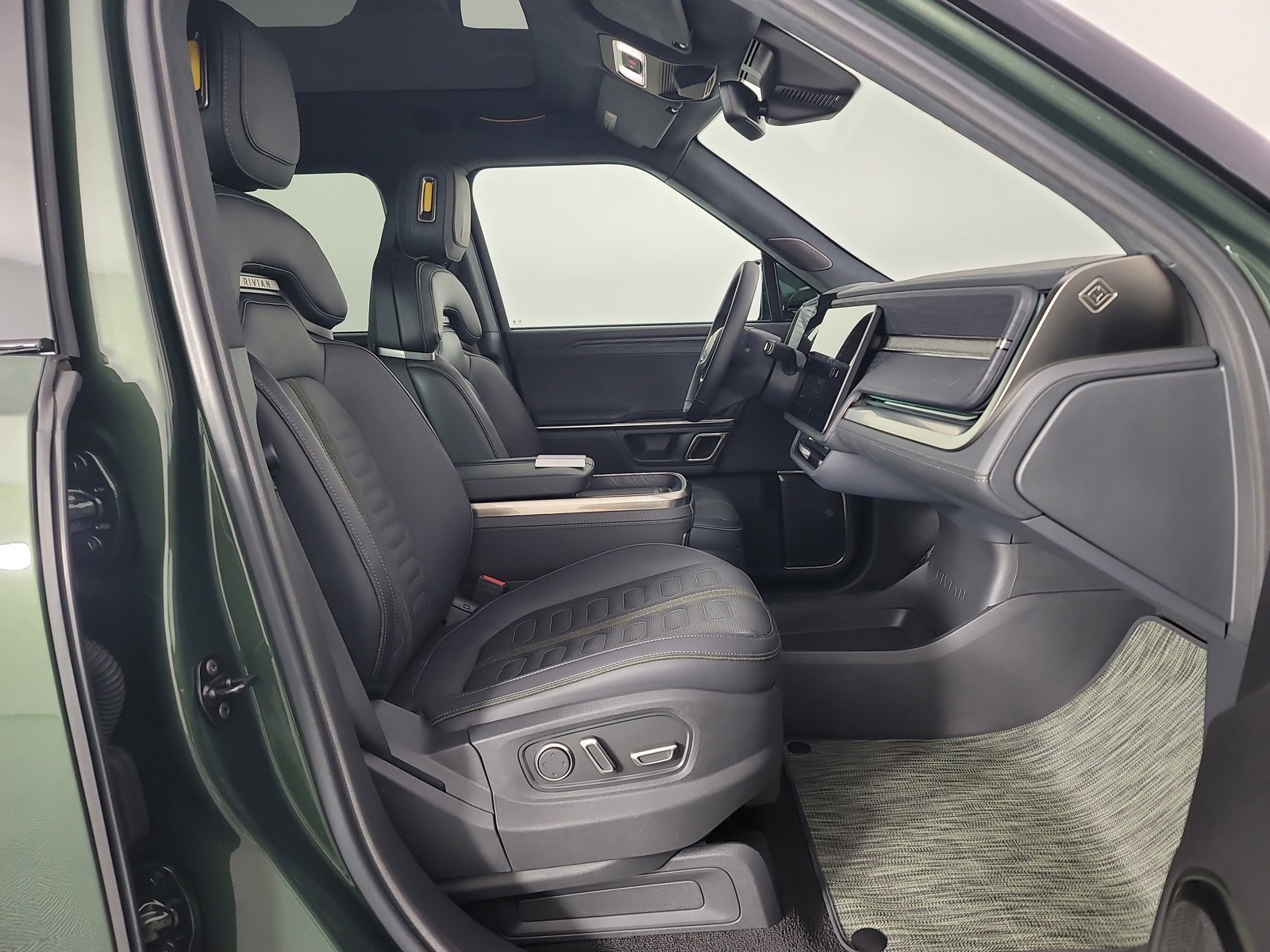 Used 2024 Rivian R1S Adventure image 24