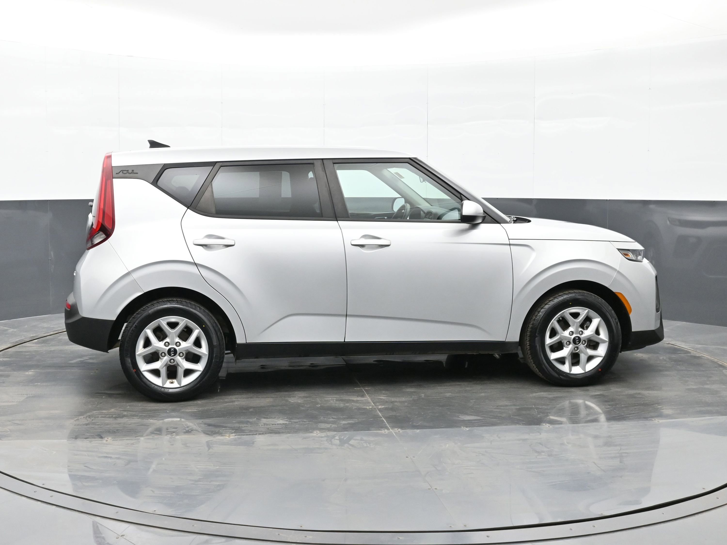 Used 2020 Kia Soul S image 9