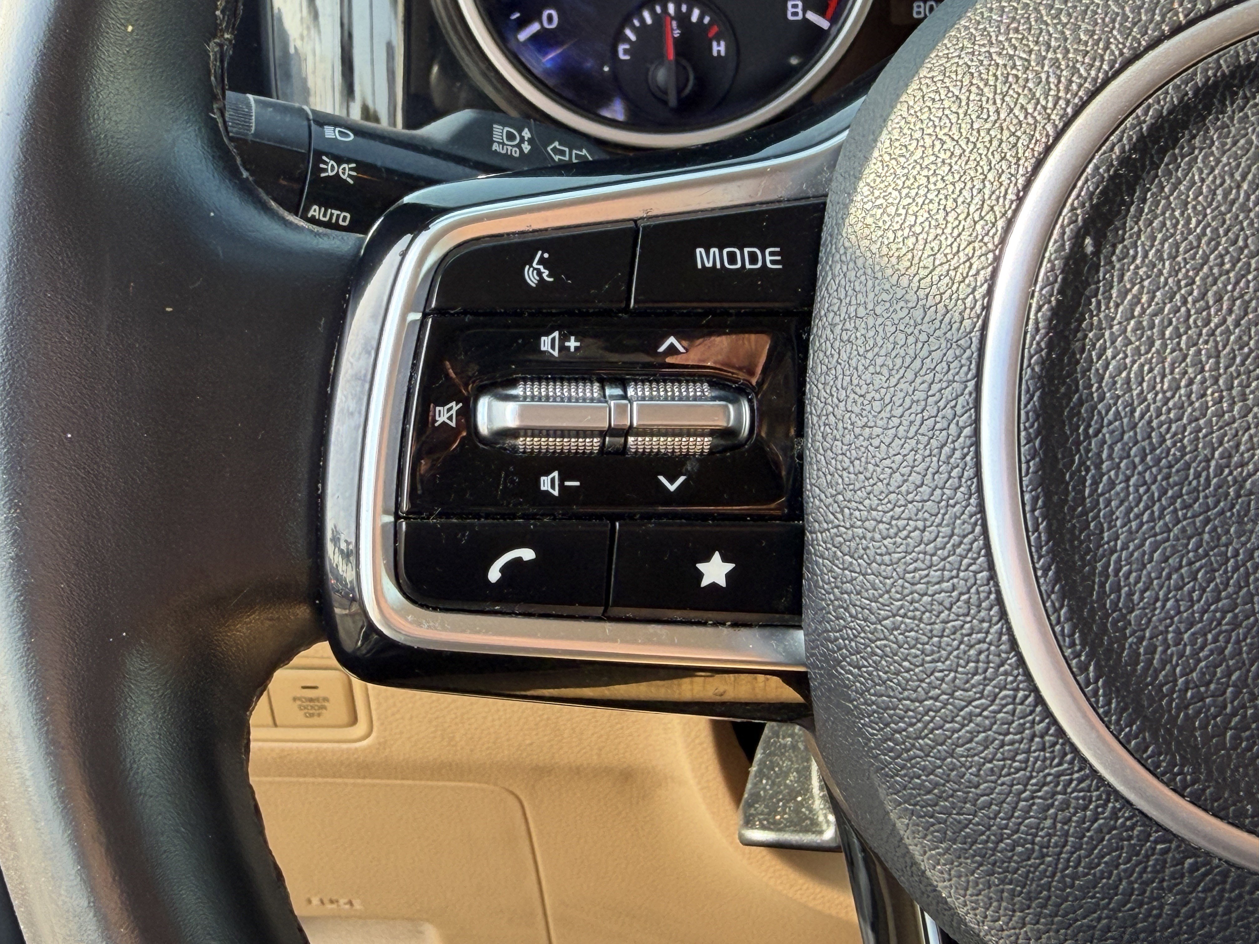 Used 2022 Kia Carnival EX FWD image 19