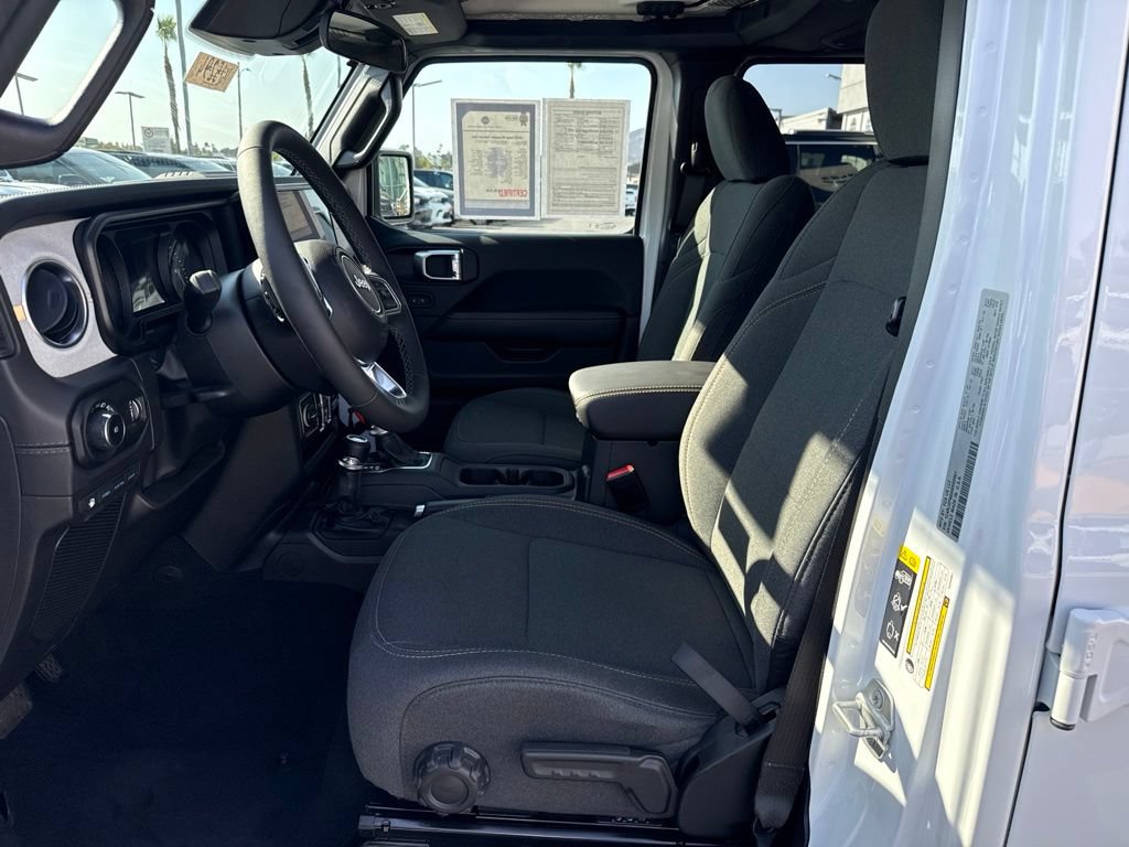 Certified 2025 Jeep Wrangler Unlimited Sahara w/ Safety Group AWD/4WD image 14