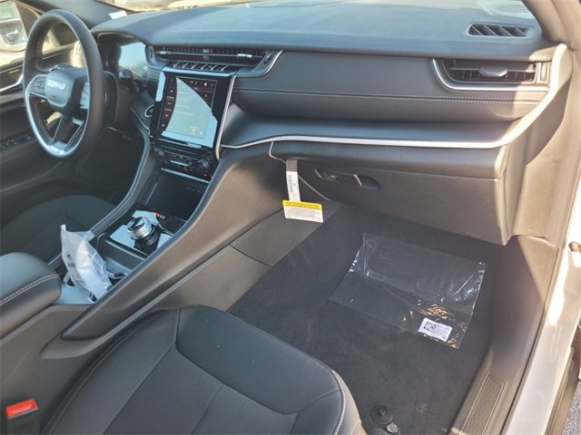 New 2025 Jeep Grand Cherokee Laredo w/ MOPAR Finishing Package image 16