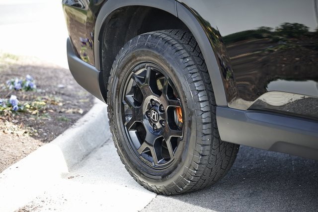 Used 2025 Honda Pilot TrailSport image 11