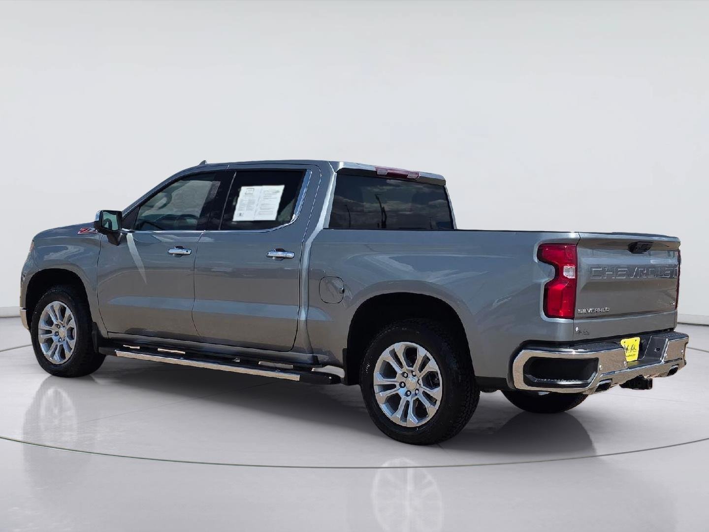 Used 2023 Chevrolet Silverado 1500 LTZ w/ Z71 Off-Road Package AWD/4WD image 7