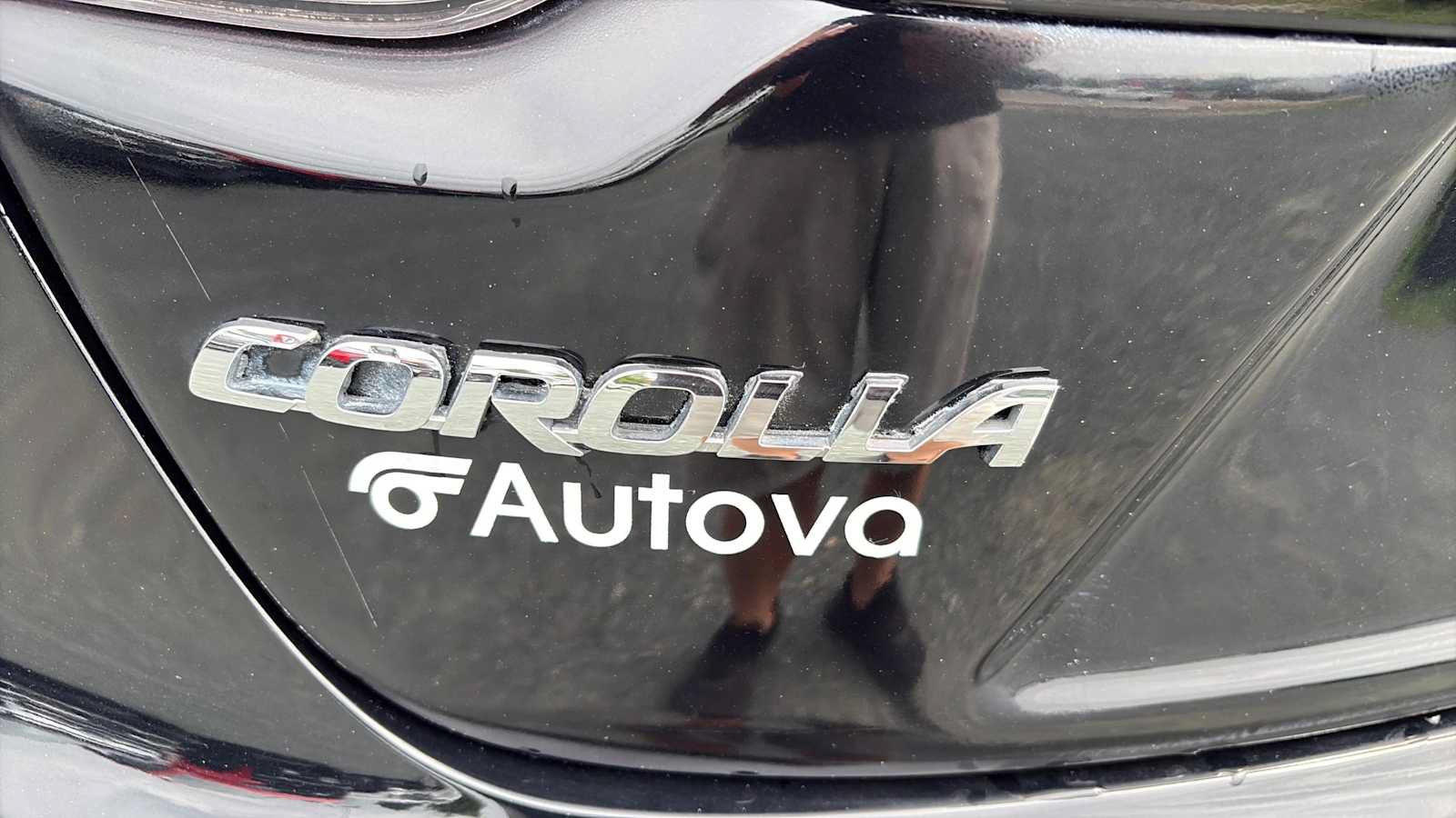 Used 2025 Toyota Corolla LE FWD image 29