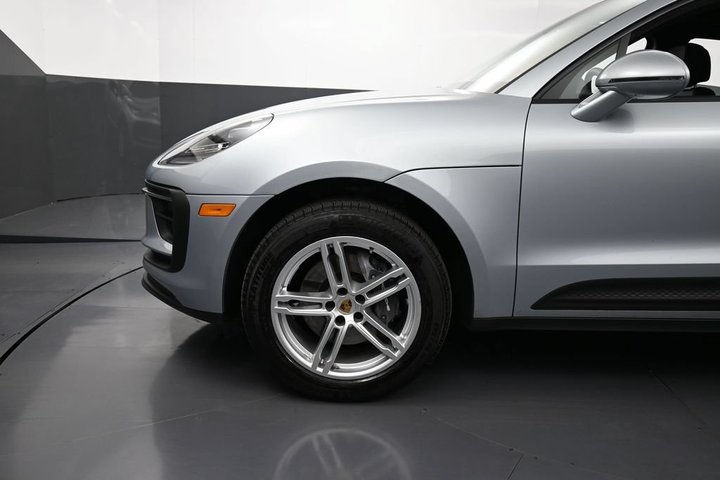 Certified 2025 Porsche Macan AWD/4WD image 12