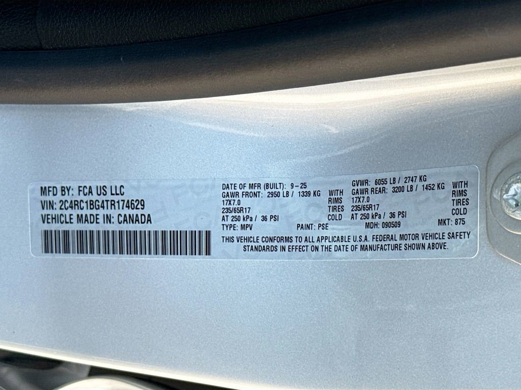 Used 2026 Chrysler Pacifica Select image 37