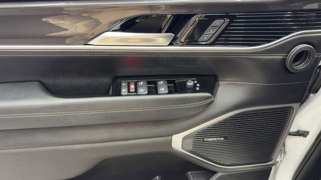 Used 2023 Jeep Wagoneer 2WD image 23