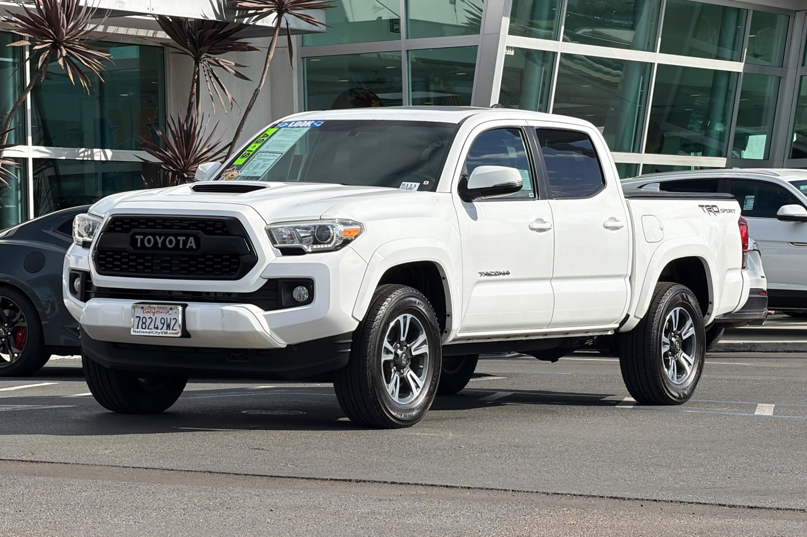 Used 2016 Toyota Tacoma TRD Sport w/ Premium & Technology Package RWD image 8