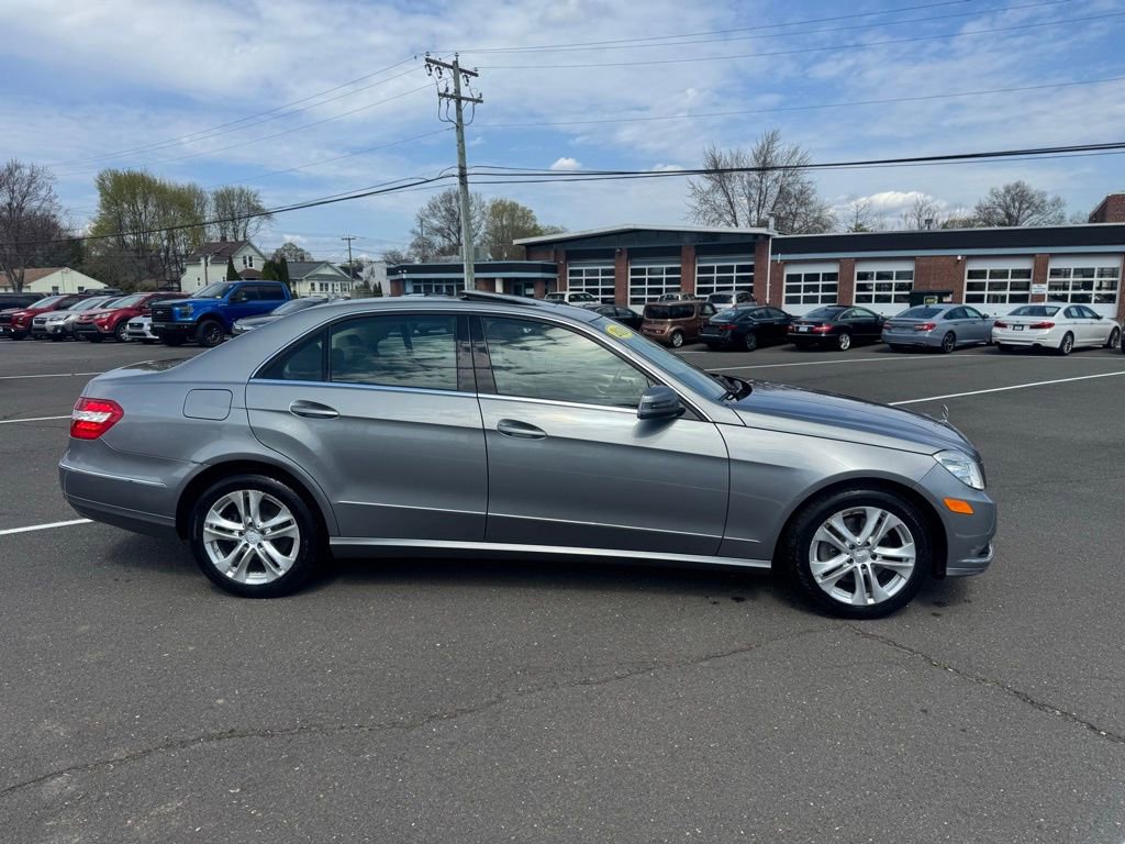 Used 2010 Mercedes-Benz E 350 4MATIC Sedan image 4
