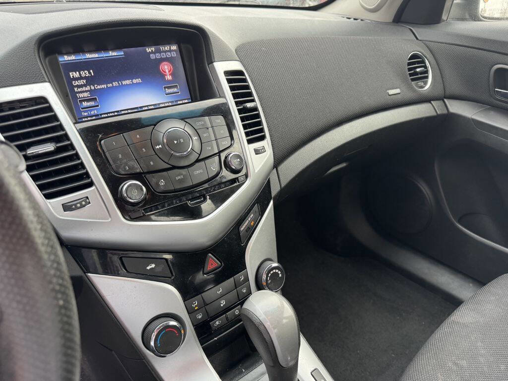 Used 2015 Chevrolet Cruze LT image 10