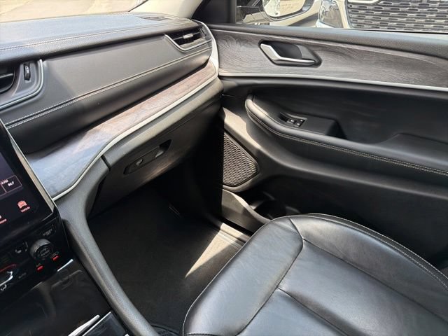 Used 2023 Jeep Grand Cherokee Limited AWD/4WD image 34