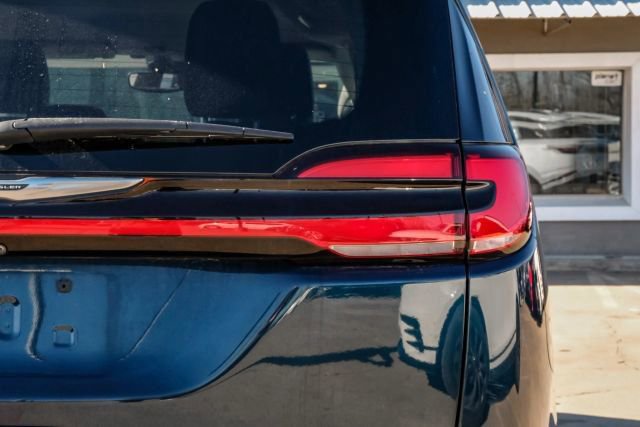 Used 2021 Chrysler Pacifica Touring-L image 52