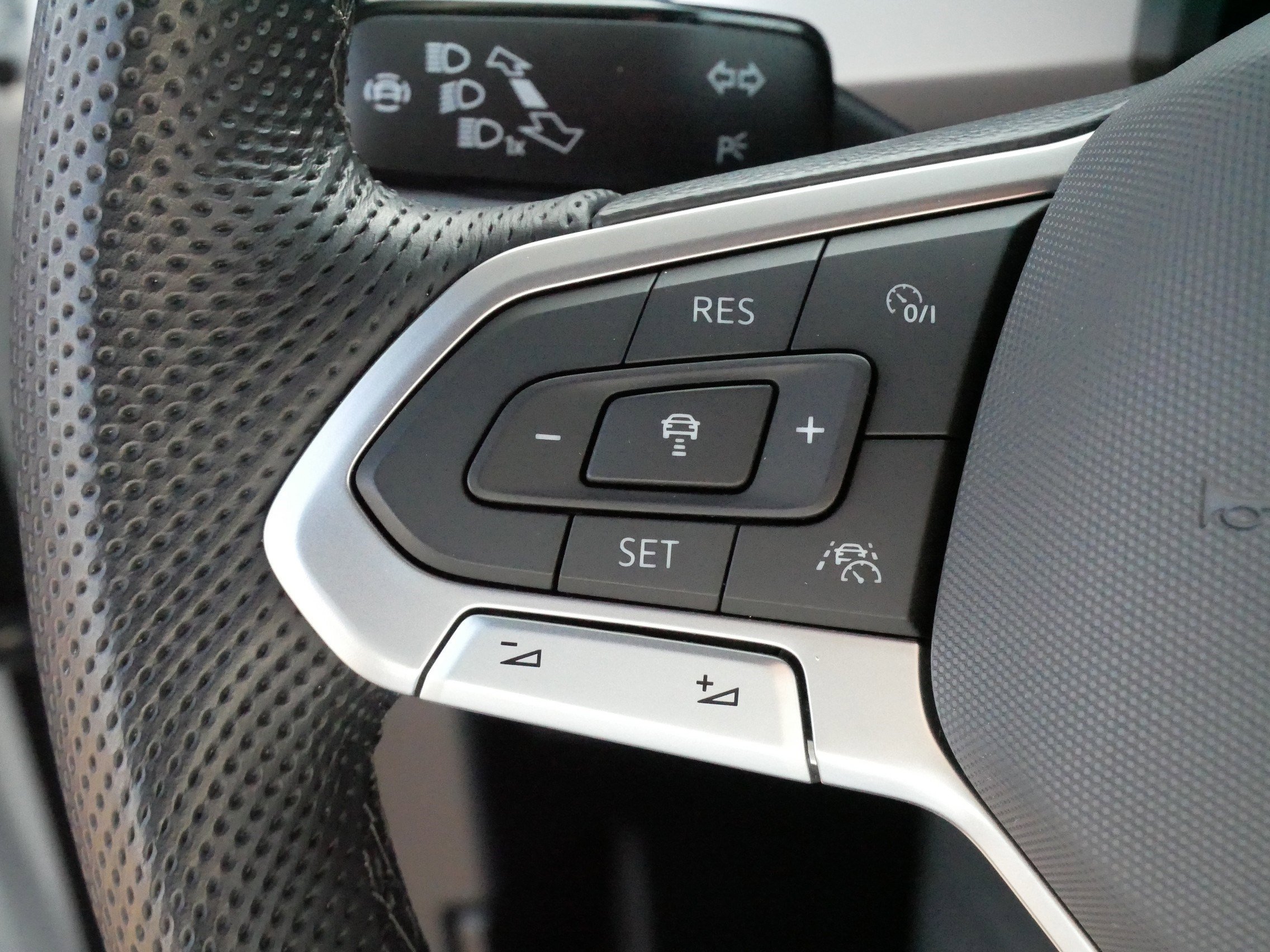 Used 2023 Volkswagen Atlas Cross Sport SEL R-Line image 26