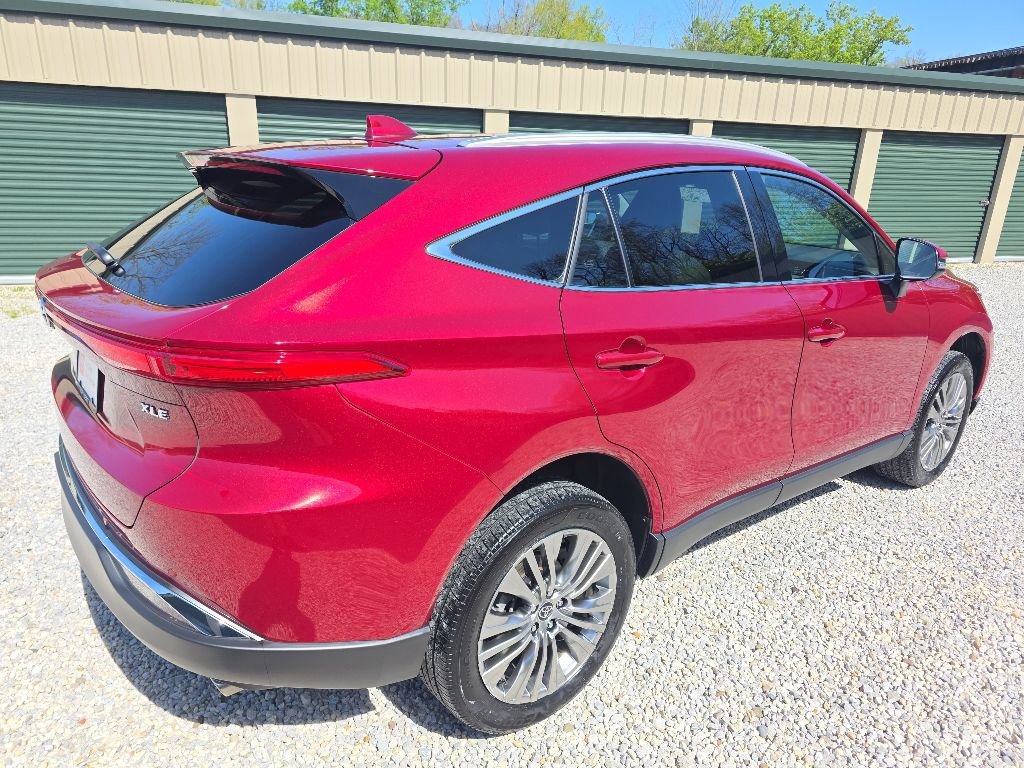 Used 2024 Toyota Venza XLE AWD/4WD image 7