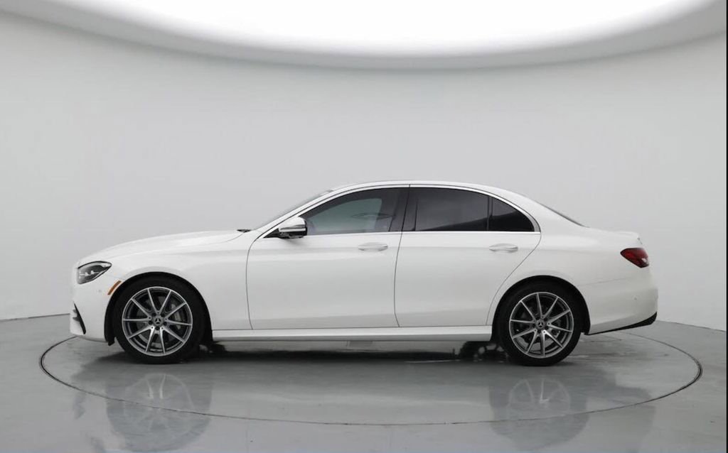 Used 2022 Mercedes-Benz E 350 4MATIC Sedan image 2