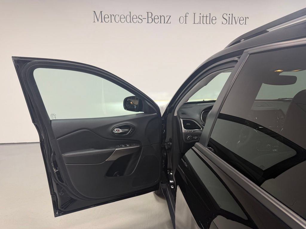 Used 2022 Jeep Cherokee Limited w/ Elite Package AWD/4WD image 17
