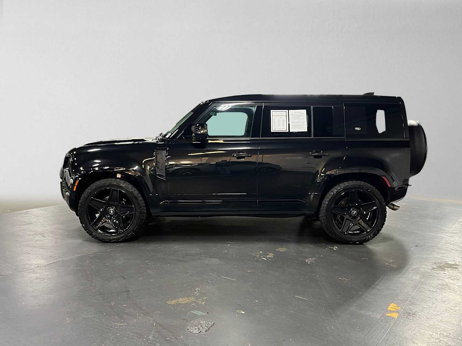 Used 2024 Land Rover Defender 110 V8 AWD/4WD image 6