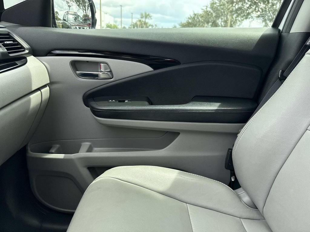 Used 2017 Honda Pilot Touring image 27