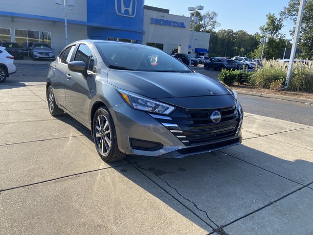 Used 2025 Nissan Versa SV w/ Trunk Package FWD image 2
