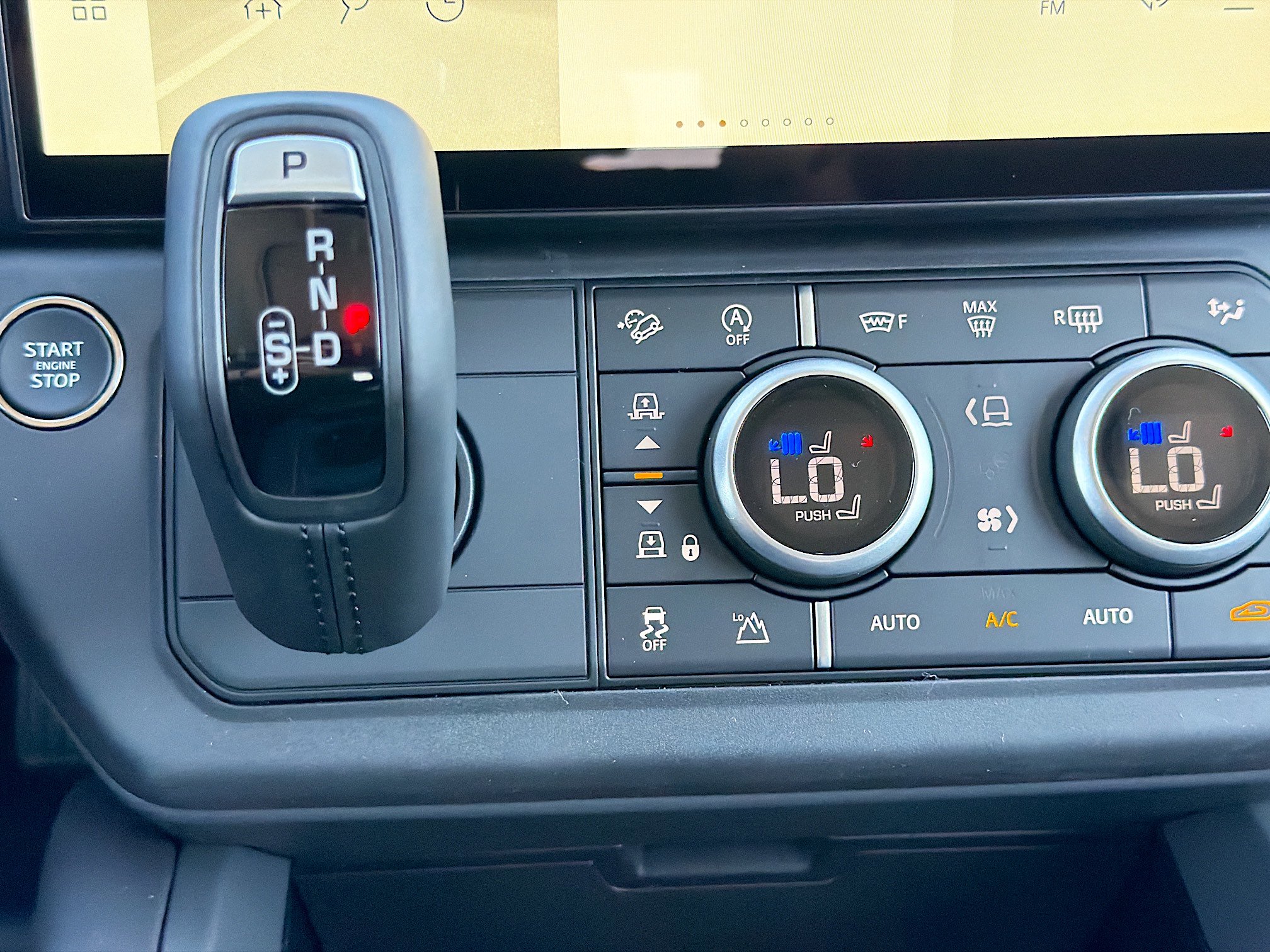 New 2026 Land Rover Defender 110 X-Dynamic SE image 29